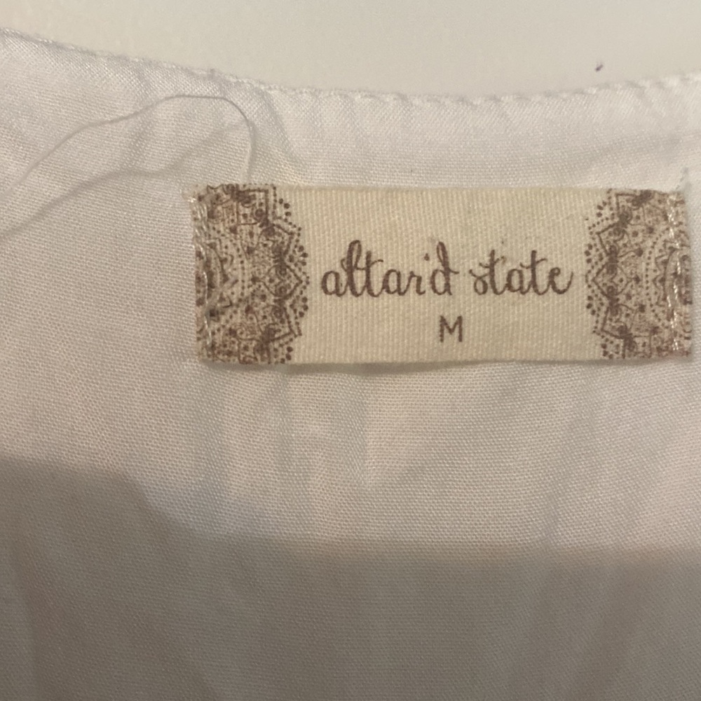 Altared State Size Medium Like New Condition - image 4